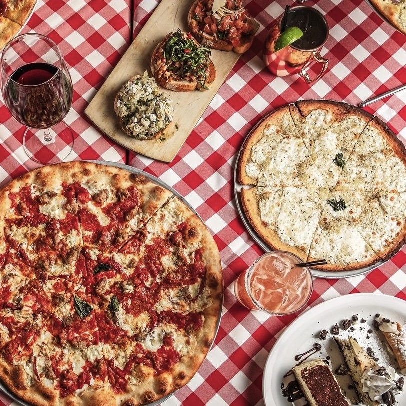 Pizza's and drinks at Grimaldi's